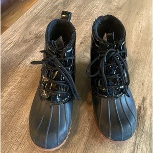 Black duck boots size 8. Womens